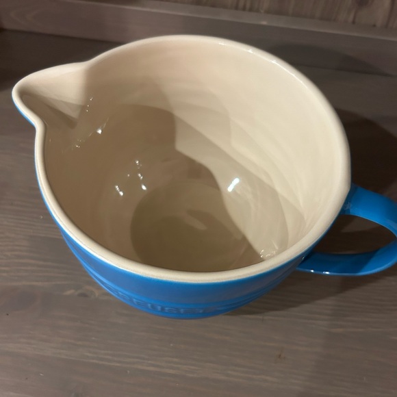 Le Creuset NWT 2L Batter Bowl in Marseille - Picture 3 of 4